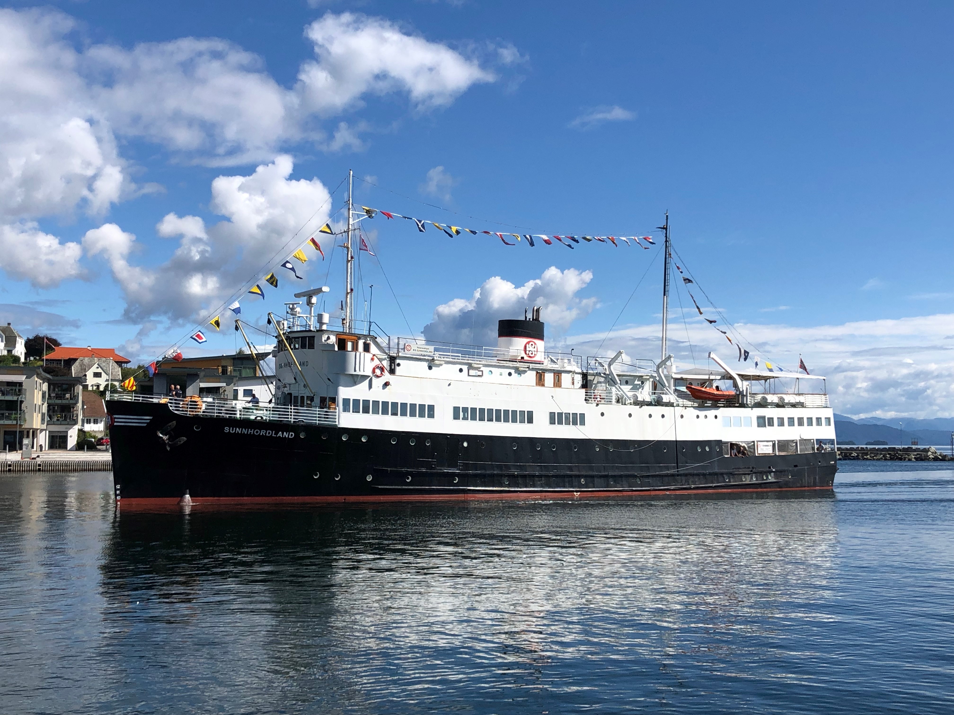 Submit photo(s) of the vessel
