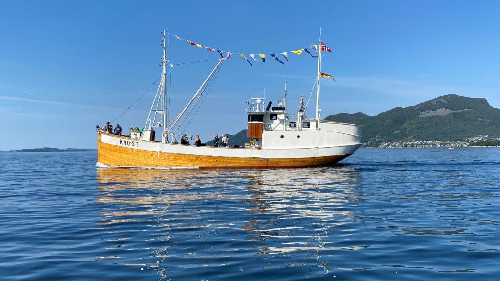 Submit photo(s) of the vessel
