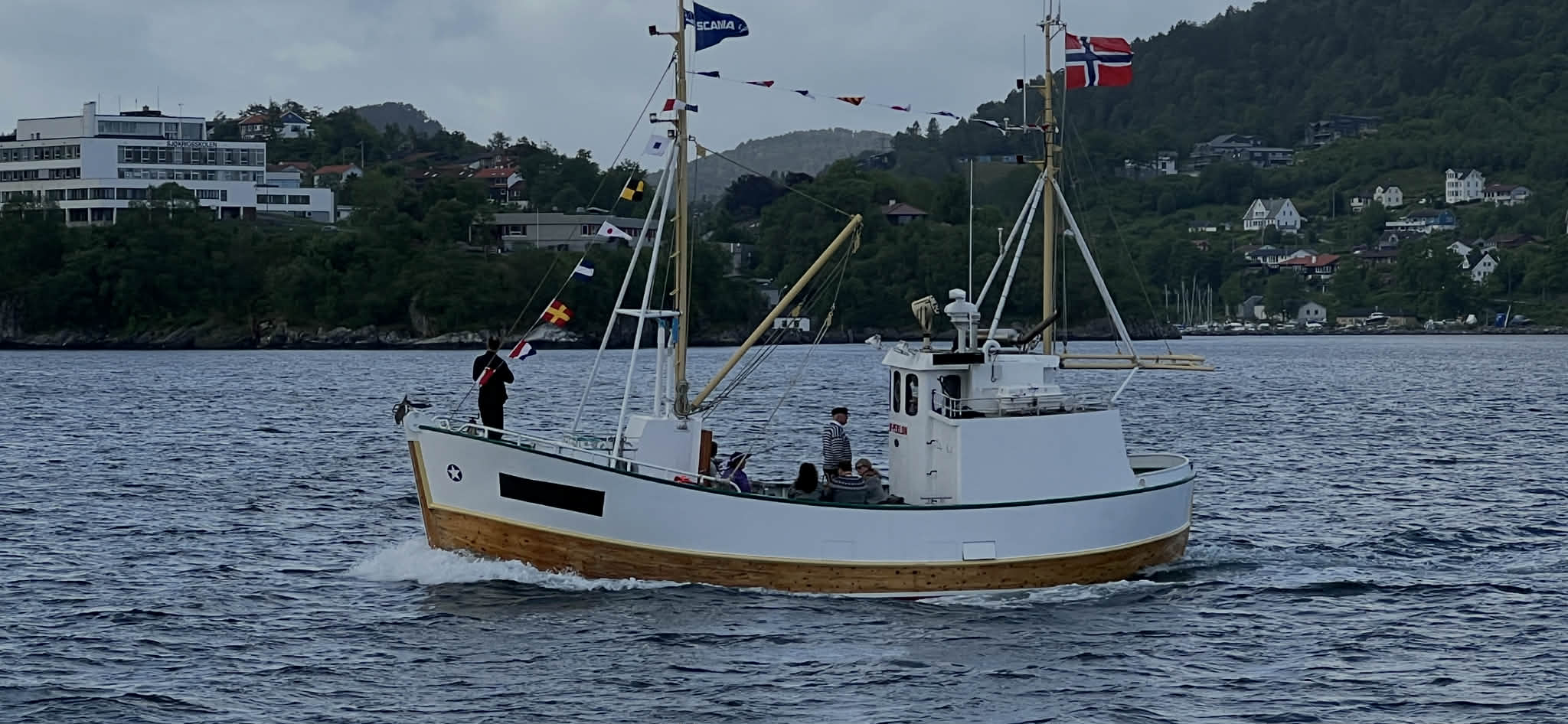 Submit photo(s) of the vessel