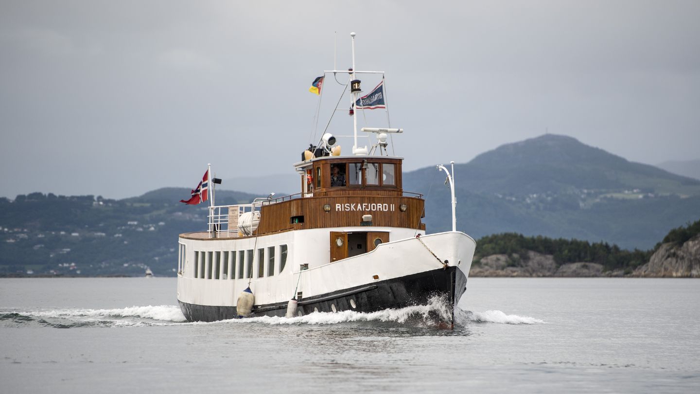 Submit photo(s) of the vessel